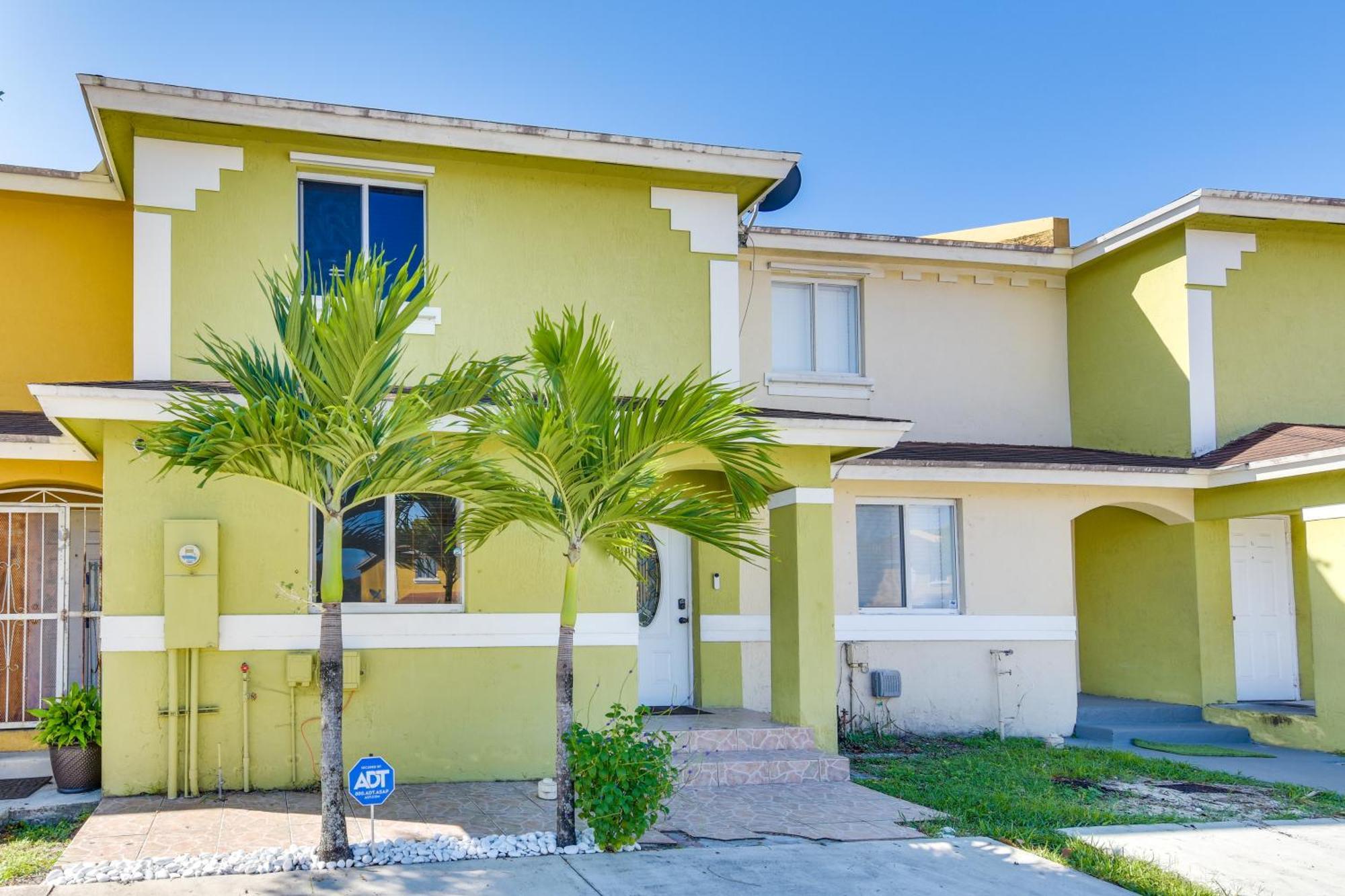 Opa-Locka Townhome, 15 Mi To Miami Beach! Экстерьер фото