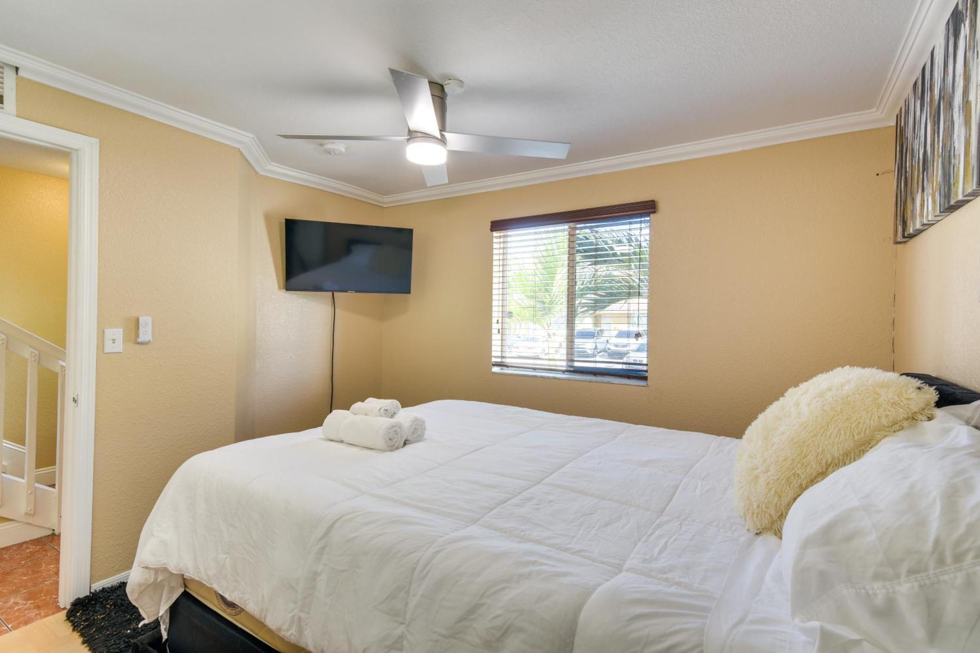Opa-Locka Townhome, 15 Mi To Miami Beach! Экстерьер фото