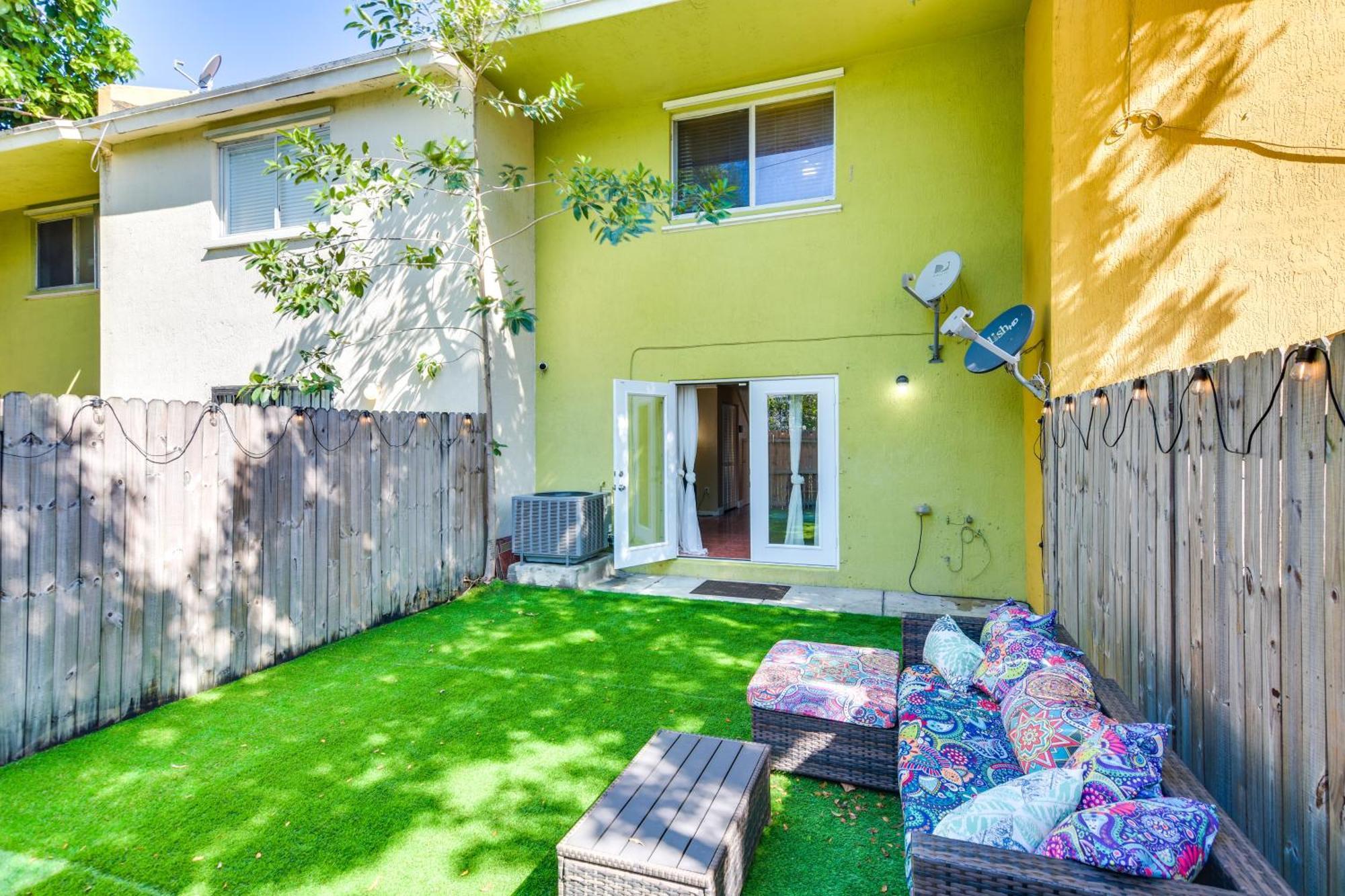 Opa-Locka Townhome, 15 Mi To Miami Beach! Экстерьер фото