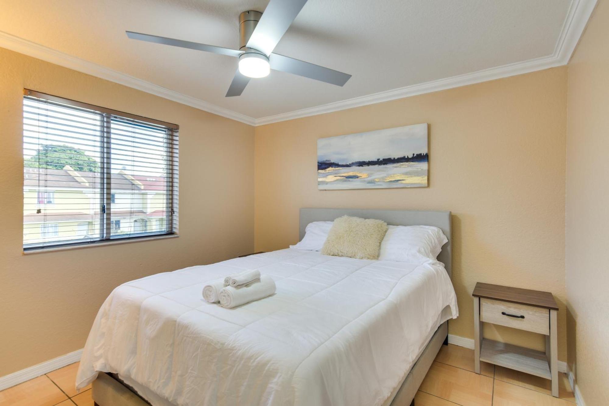Opa-Locka Townhome, 15 Mi To Miami Beach! Экстерьер фото