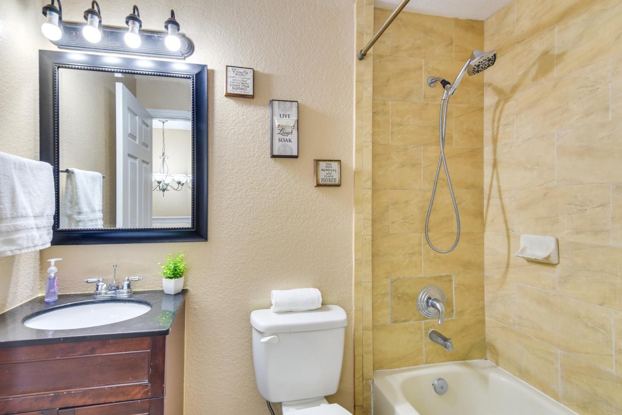 Opa-Locka Townhome, 15 Mi To Miami Beach! Экстерьер фото
