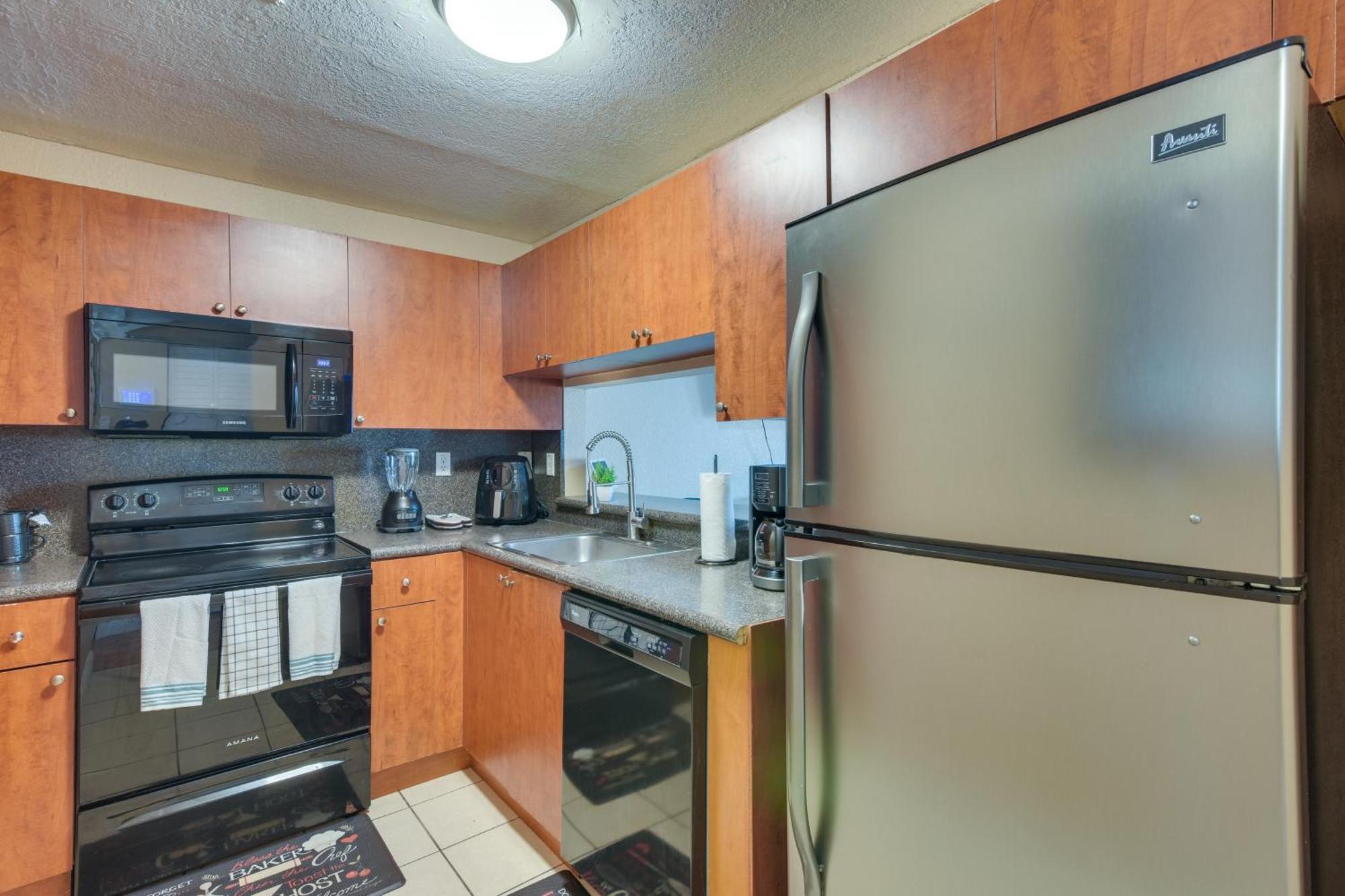 Opa-Locka Townhome, 15 Mi To Miami Beach! Экстерьер фото