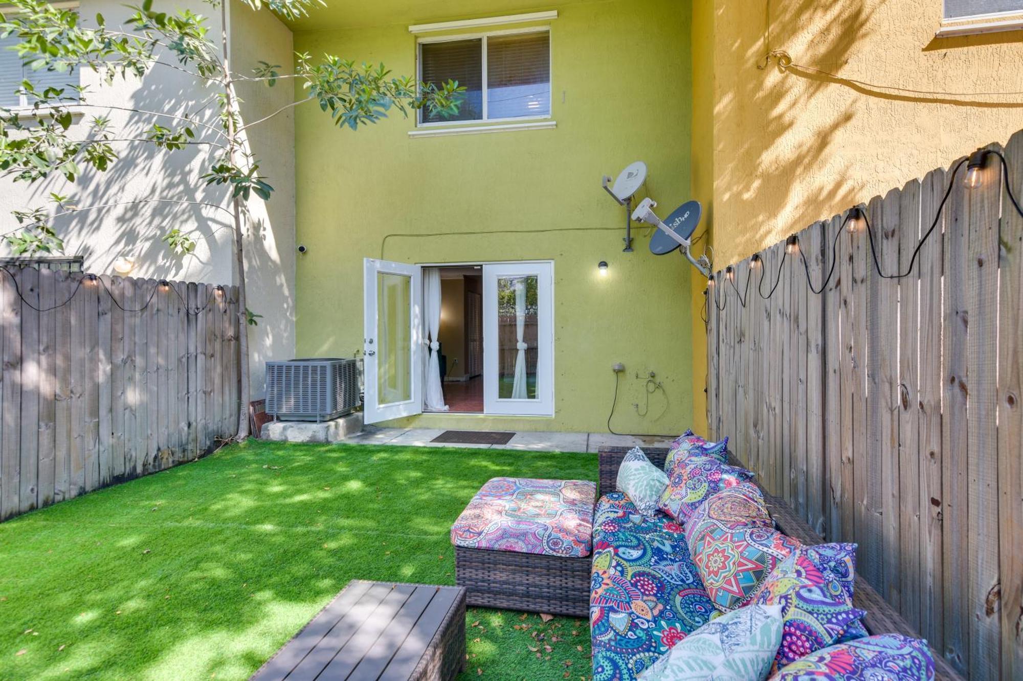 Opa-Locka Townhome, 15 Mi To Miami Beach! Экстерьер фото